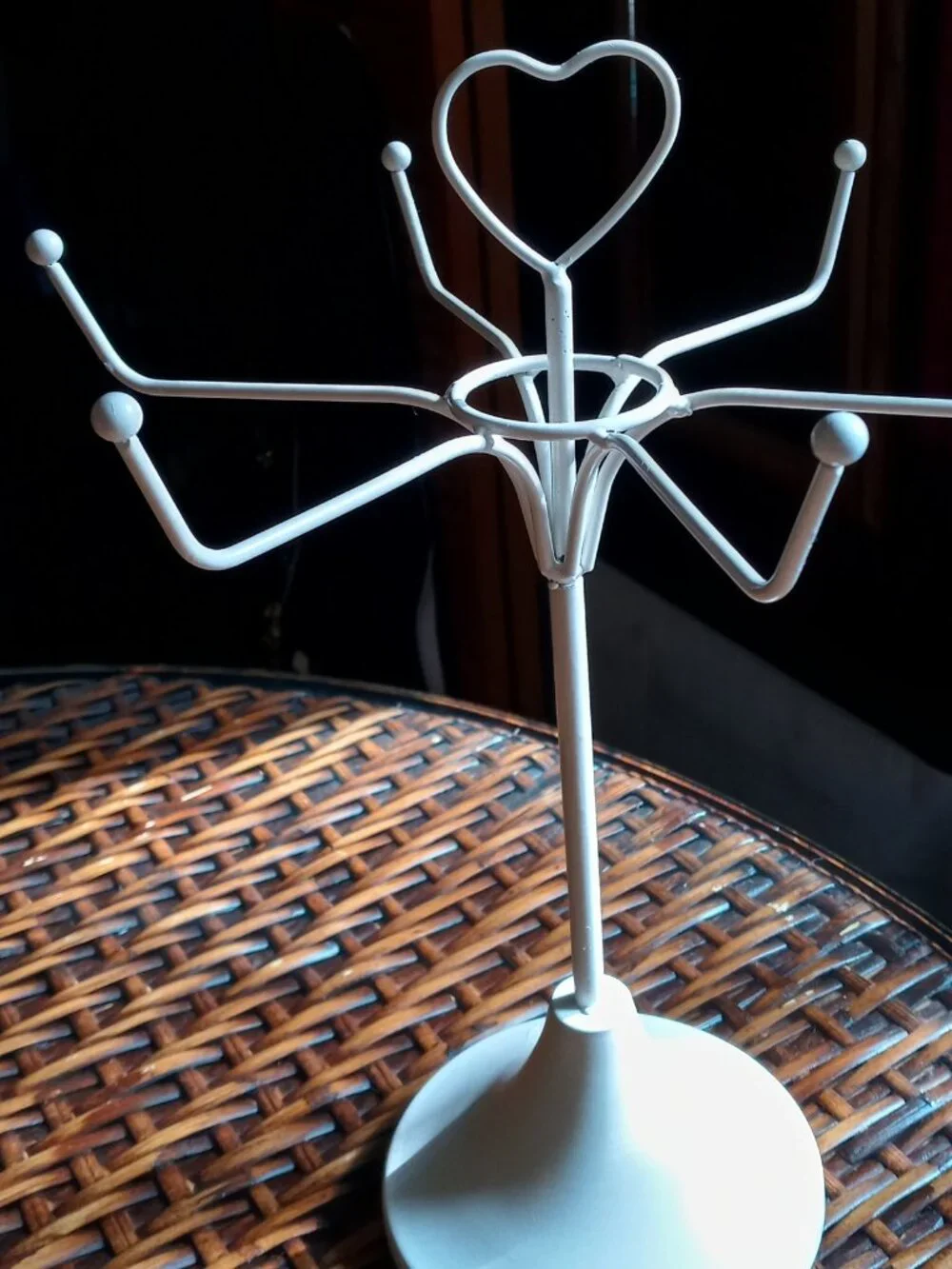 Cute White Retail/Home Metal Rotating Jewelry Display Stand Great Condition!